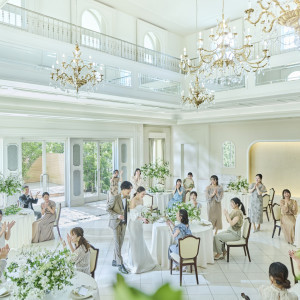 開放的な会場で大人数のパーティでもゆったり|アニヴェルセル 柏の写真(50831664)