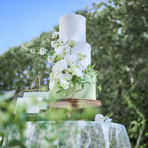 ガーデンでのウエディングケーキ入刀も|アニヴェルセル 柏の写真(54981404)