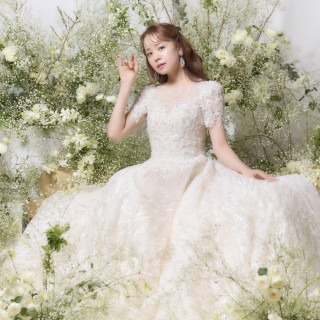 【FOURSIS&CO.選べるドレスが沢山あるから、運命の1着が見つかります。好きなだけ試着をして、幼いころ憧れていたドレスを楽しんで