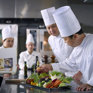 最高の料理とは、食べる人を考えて作る事。ゲストの笑顔を想像しながら一皿一皿想いを込めて