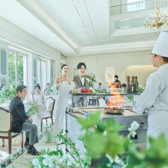 シェフが目の前でもてなす、料理演出でゲストを喜ばせよう!ゲストも大満足の演出!