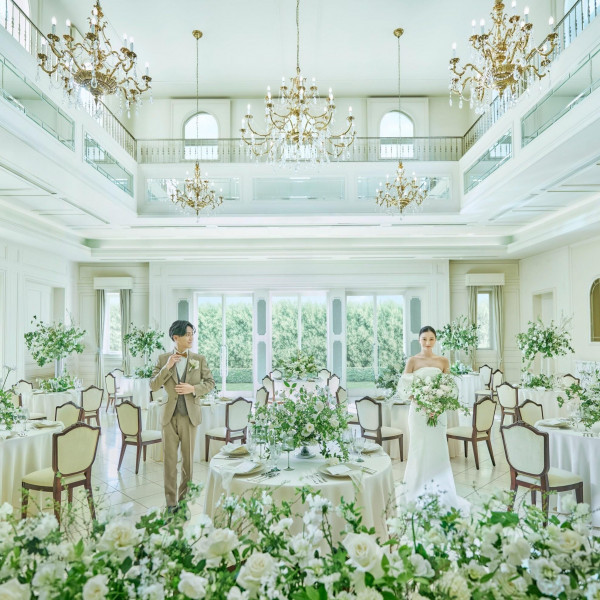 《サロン ドゥ フルール》白基調でシンプル・上質な雰囲気が特徴*