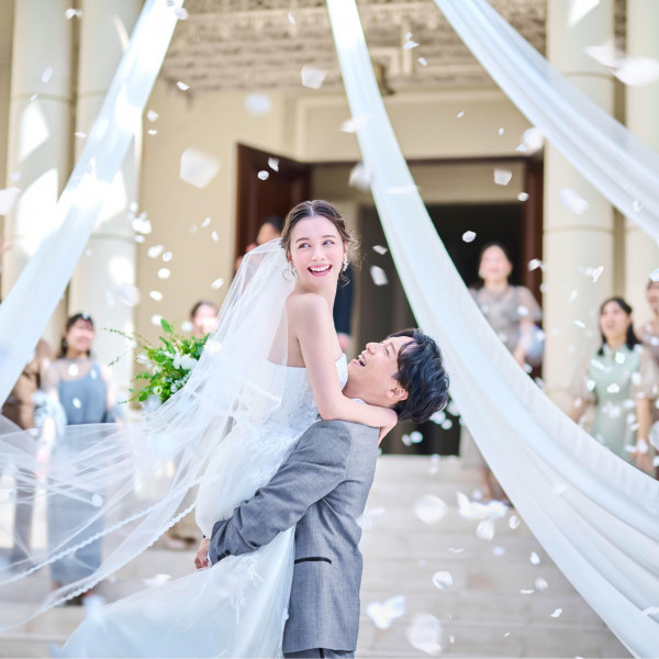 《全天候型アトリウム》で天候や気候に左右されない安心のウェディングが叶う**