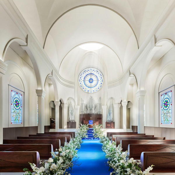 全天候型の大聖堂チャペルでフォトウェディングが叶う*