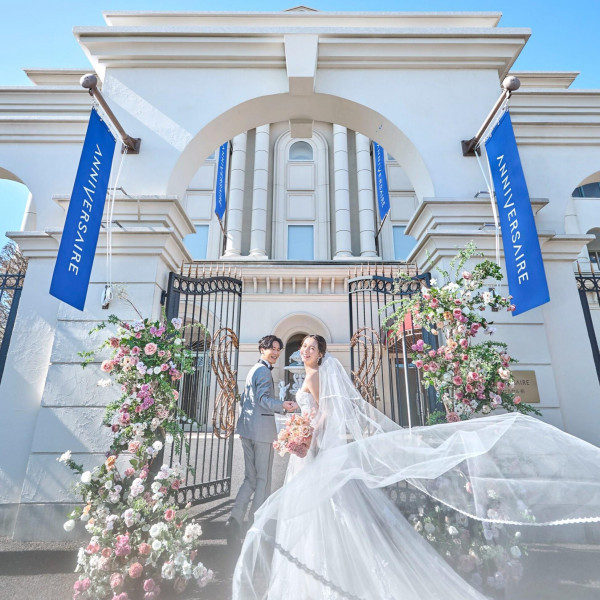 《サロン ドゥ フルール》白を基調としたシンプルで上品な雰囲気が特徴＊*