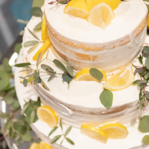 ウェディングケーキは、オリジナルのデザインにてお作りすることができます。おふたりのに結婚式のテーマに合わせてコーディネイトされるのはいかがでしょうか。|ヒルトン小田原リゾート&スパの写真(16587652)