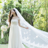 専属のドレスコーディネーターが当日までご新婦様をしっかりサポートいたしますので、ご不安なことは何でもご相談ください。