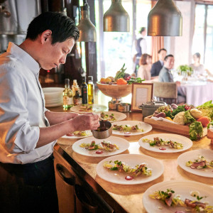 臨場感溢れるオープンキッチンからは香り高きお食事を|WITH THE STYLE（ウィズ ザ スタイル）の写真(50190966)