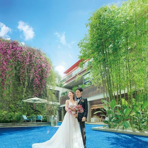 緑溢れるエントランスを抜けると非日常な空間が広がります