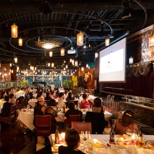 特典2
上映機材使用料プレゼント！大きなスクリーンも常設