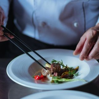2万円相当の地元食材をふんだんに使用したシェフこだわりの特別ハーフコース試食