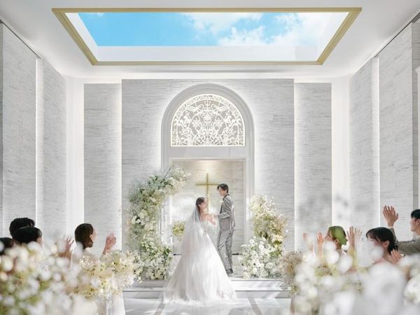 ニーズ千葉みなと by T&G WEDDING(旧 ベイサイドパーク迎賓館 千葉みなと)のホワイトハウス《水が流れる白亜のチャペル KIRAMEKI》の写真（6枚目）
