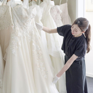 会場や時間だけでなく、貸切りなのはスタッフも同じ|ベイサイドパーク迎賓館(千葉みなと)/テイクアンドギヴ・ニーズウェディングの写真(56541141)