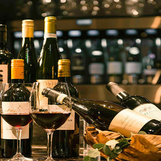 日本のワイン農家とも協力しあい、国産ワインもオンリスト。