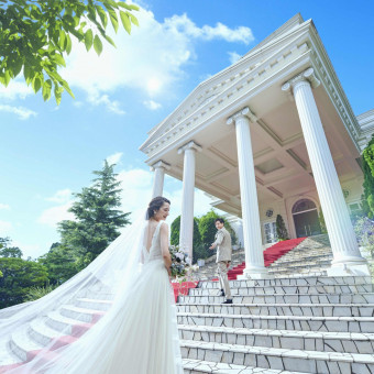花嫁ドレス姿が美しい、大階段