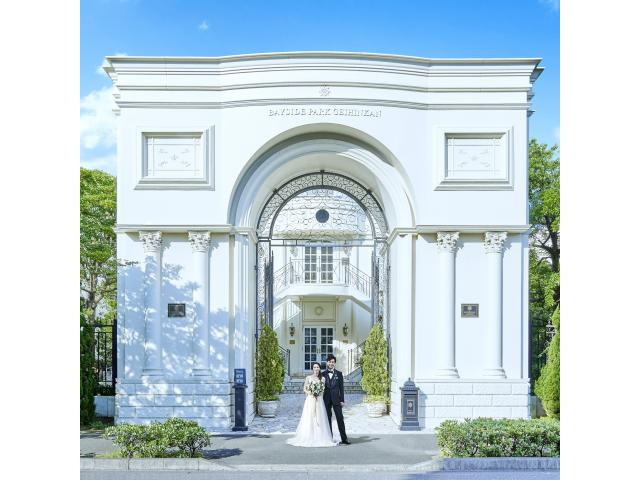 【駅徒歩1分】好立地でゲスト安心◎開放的なガーデン付邸宅を貸切に