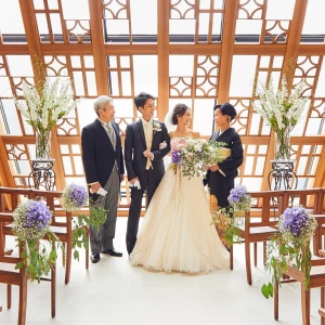 少人数での小さな結婚式も好評！温かな挙式のあとは家族だけで会食を。平日なら挙式のみも承っております(チャペルKaguraは土日祝も受付可)。|神楽坂 L'Allance（ラリアンス）の写真(4951592)