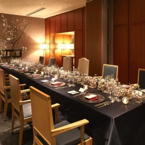 季節限定♪桜をふんだんに使った個室会食スペース。春らしい3月、4月限定の華やかな装飾。和装にもオススメ。|神楽坂 L'Allance（ラリアンス）の写真(979986)