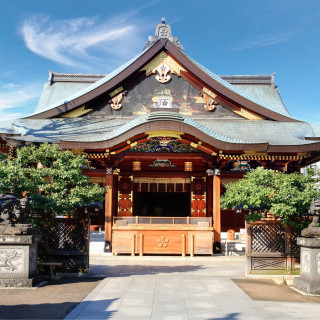 湯島天満宮
「学問の神様」として名高い崇高な神社。渡り廊下での参進も人気です。