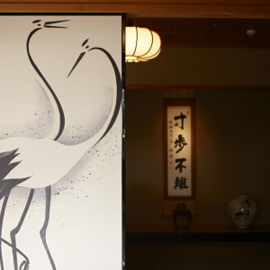 ジャパニーズモダンをテーマに、シンボルの鶴の襖が印象的なレストラン|The Private Garden FURIAN山ノ上迎賓館（ザプライベートガーデンフリアン）の写真(577982)