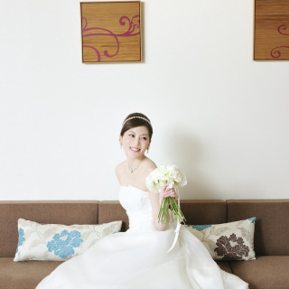 シンプルなドレスが花嫁を輝かせます
