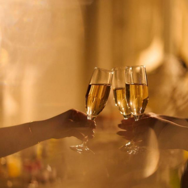 幻想的な空間での昼間とは一味違うパーティーに