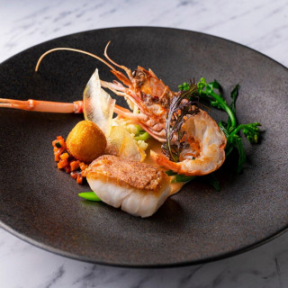 和のエッセンスが隠れた一皿はどこかホッとする味。幅広い年齢層のゲストに好評