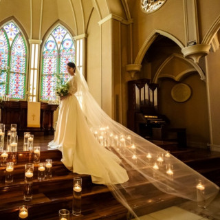 ウエディングドレスは花嫁の憧れ。ルーチェのチャペルはよりウエディングドレスを白く見せてくれる
