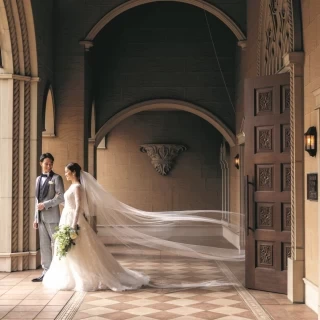 ウエディングドレスの「白さ」をより美しく見せてくれるピアザララルーチェのチャペル