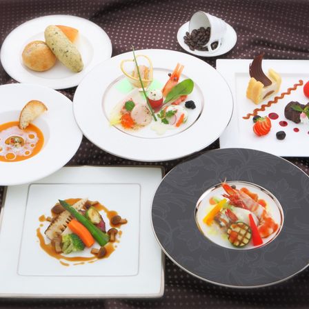 創作フルコース☆時期に合わせてメニューを変更させていただくフルコース♪味わいだけではなく目で見ても楽しめるフルコースになっておりますので、ゲストからは驚きの声が♪|アールベルアンジェ室蘭の写真(653256)