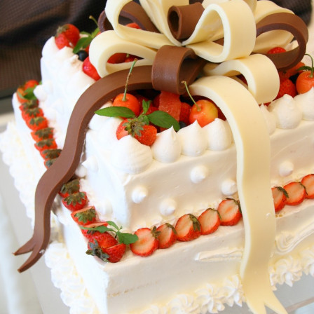 オリジナル生ケーキ♪
”ちょっと変わったデザインがいい！”そんな方は是非料理長にご相談ください♪幾多のケーキを作成した料理長には無限の引き出しがございますので、ご相談を！|アールベルアンジェ室蘭の写真(1516591)