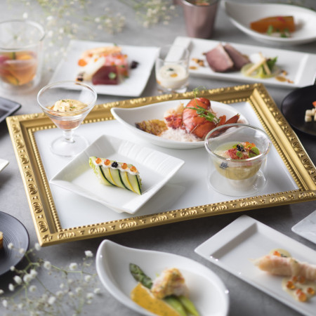 50種類の前菜からゲストのことを想い浮かべながら選べるお二人だけのコース料理で大切なゲストへおもてなし。