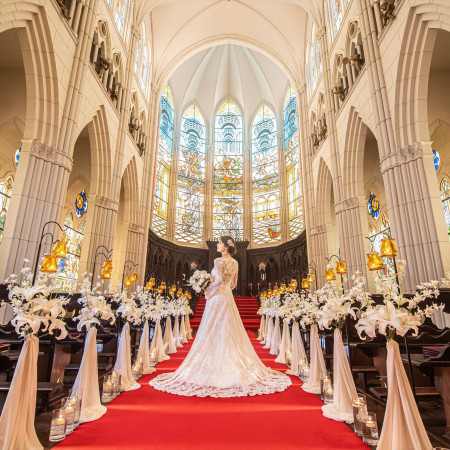 美しいステンドグラスチャペルと上質なおもてなし空間で叶う憧れのウェディング