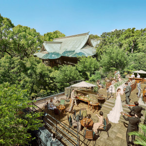 2階にはテラス。パーティーも可能|浜松八幡宮　楠倶楽部の写真(24293911)