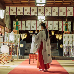 巫女による奉納の舞が行われます|浜松八幡宮　楠倶楽部の写真(24446284)