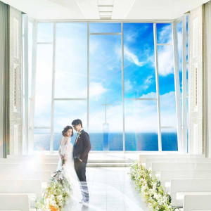 大階段から海に向かってまっすぐ伸びるバージンロード|ベイサイド迎賓館(長崎)の写真(11516698)