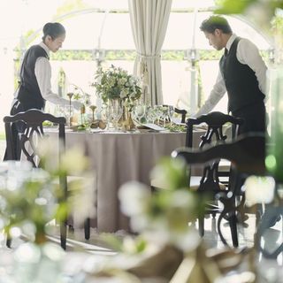 結婚式の細部まで知り尽くしているサービススタッフがスムーズな進行を心がけます
