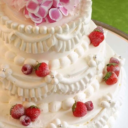 カロンやフルーツでのデコレートや、ゲスト参加型のケーキもご用意|ニーズ長崎 by T&G WEDDING(旧 ベイサイド迎賓館 長崎)の写真(469444)