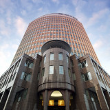 重厚感のある佇いからは予想出来ない非日常空間が。