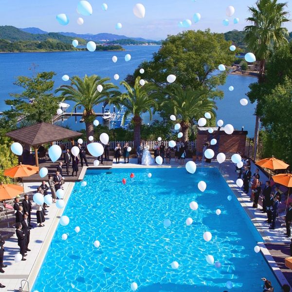大人気 バルーンリリース 大空へ・・・「おめでとう」|THE VILLA HAMANAKO(ザヴィラハマナコ)の写真(927496)
