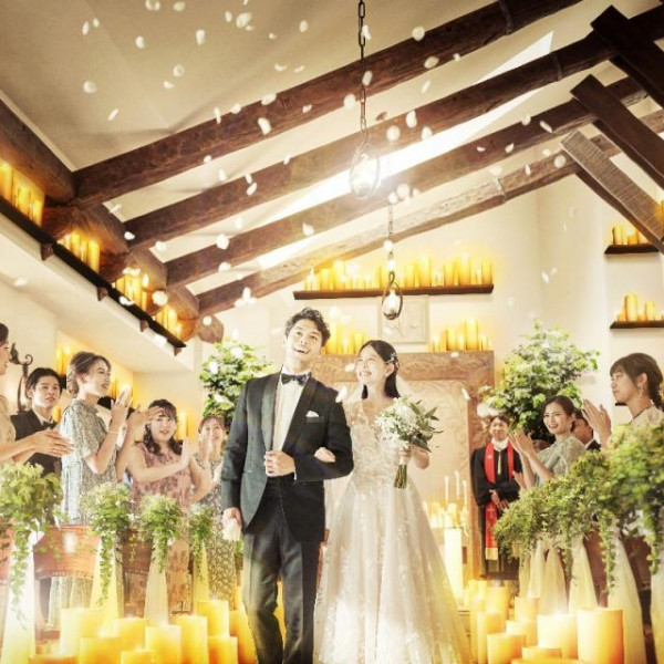 正統派のキリスト教式に加え、ふたりの結婚をゲストに承認してもらう人前式も叶えられます。