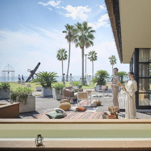 緑のガーデンからの新郎新婦入場など、ここならではの演出も人気です。