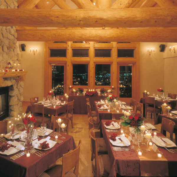 夜になると森の中で優しい光に包まれる邸宅に！|ガーデンレストラン&ウエディング メープルヒルの写真(528061)