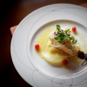 魚料理の甘鯛の鱗揚げはご指定頂くことも多い人気の一皿