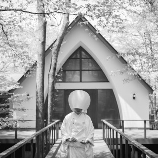 衣装選びを進める中で、式服は白無垢に、挙式スタイルは両家の結びつきを大切にした神前式に決定