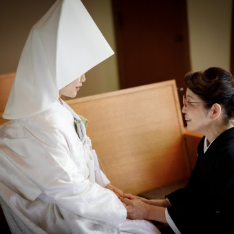 挙式前の静かなひと時。ご家族だけの時間も大切にしています。