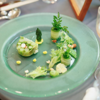 新緑シーズンのはじまりは、鮮やかなグリーンづくしのオードブル。