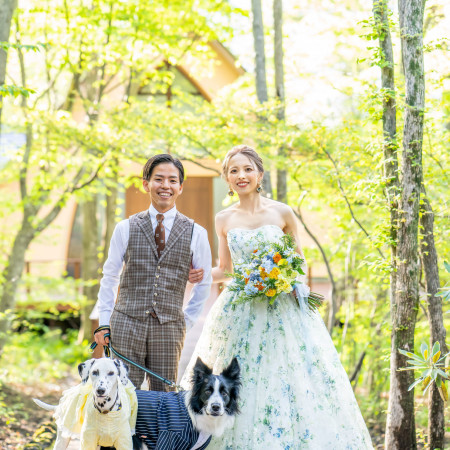 有明邸では、大切な家族の一員であるわんちゃんと一緒の結婚式も可能です。