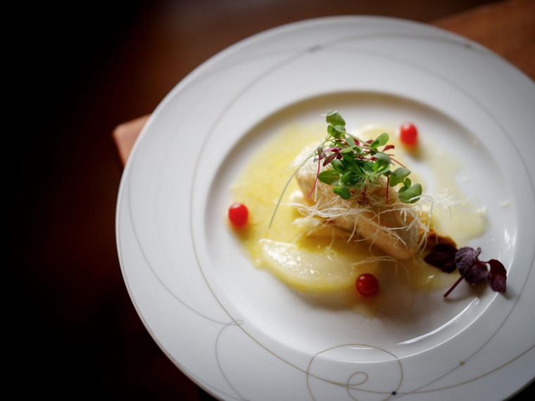 魚料理の甘鯛の鱗揚げはご指定頂くことも多い人気の一皿