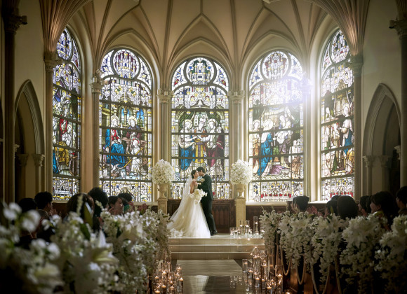 日本一のステンドグラスの教会式」｜海外から取り寄せた本物のステンド